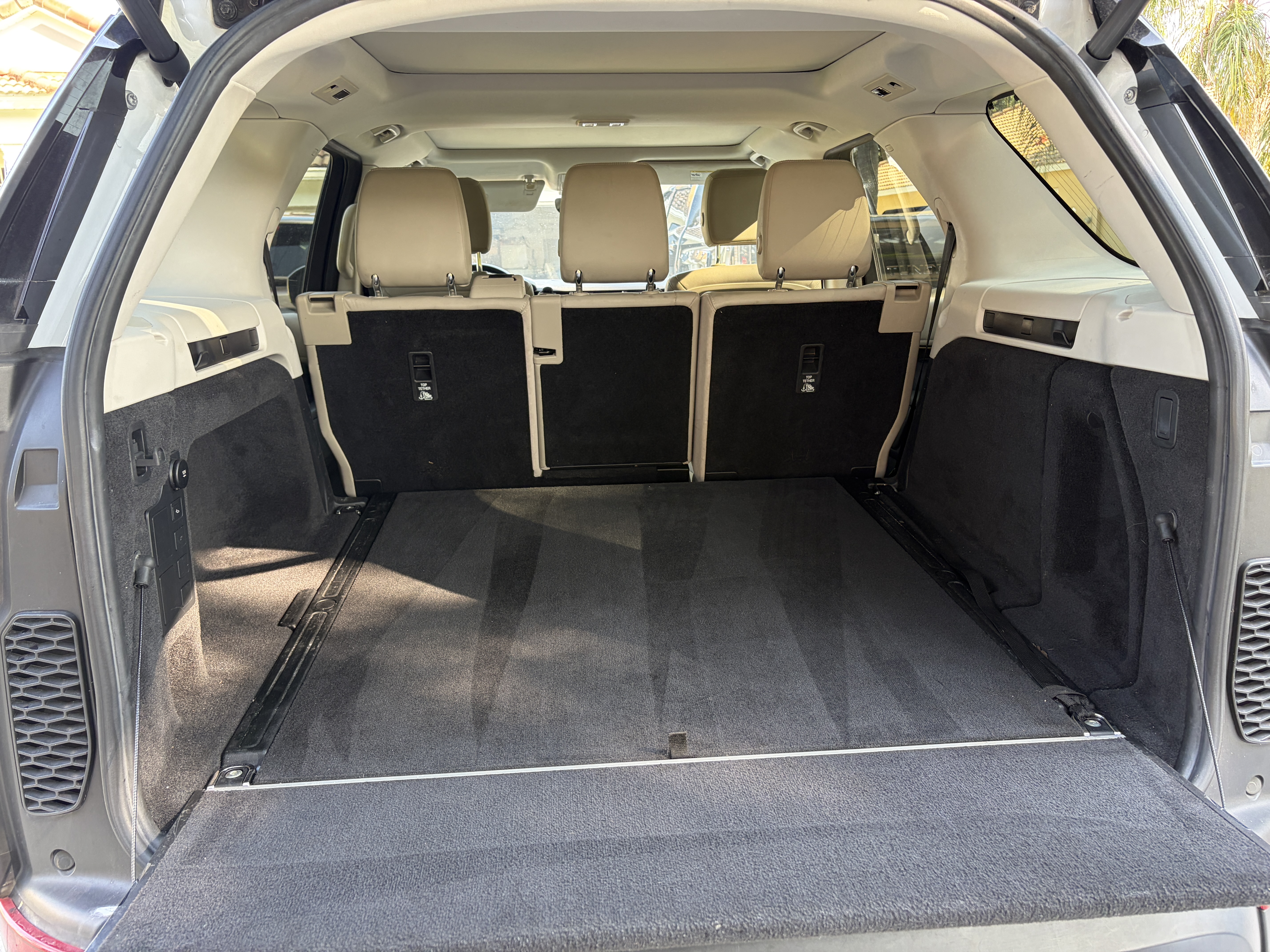 Used 2019 Land Rover Discovery SE AWD/4WD image 19