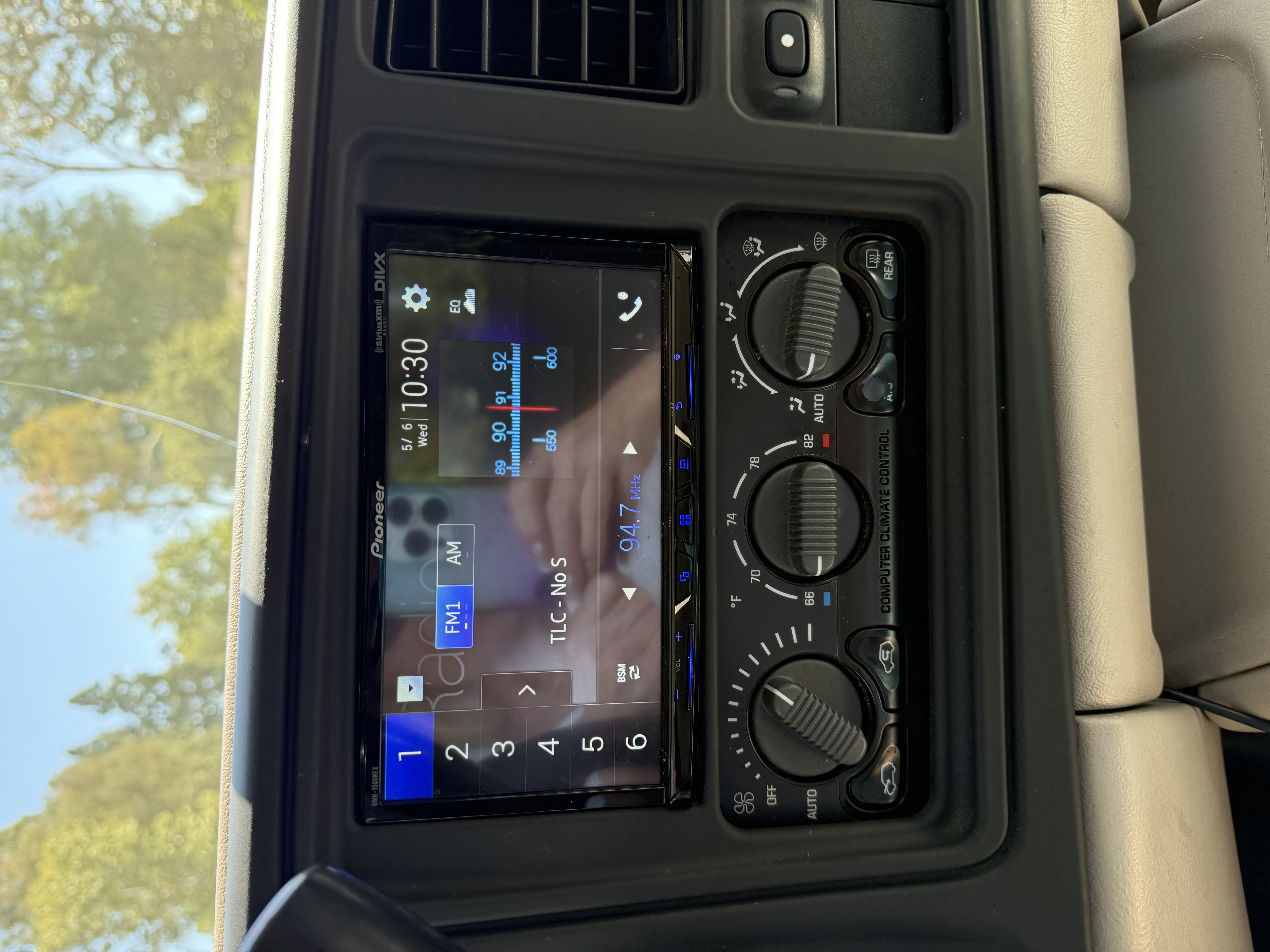 Used 2002 Chevrolet Tahoe LT RWD image 12