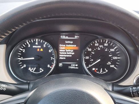 Used 2017 Nissan Rogue SV image 11