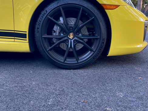 Used 2018 Porsche 911 Carrera image 17