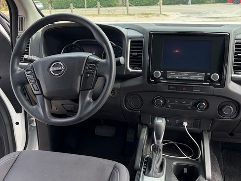 Used 2024 Nissan Frontier SV w/ Technology Package RWD image 8