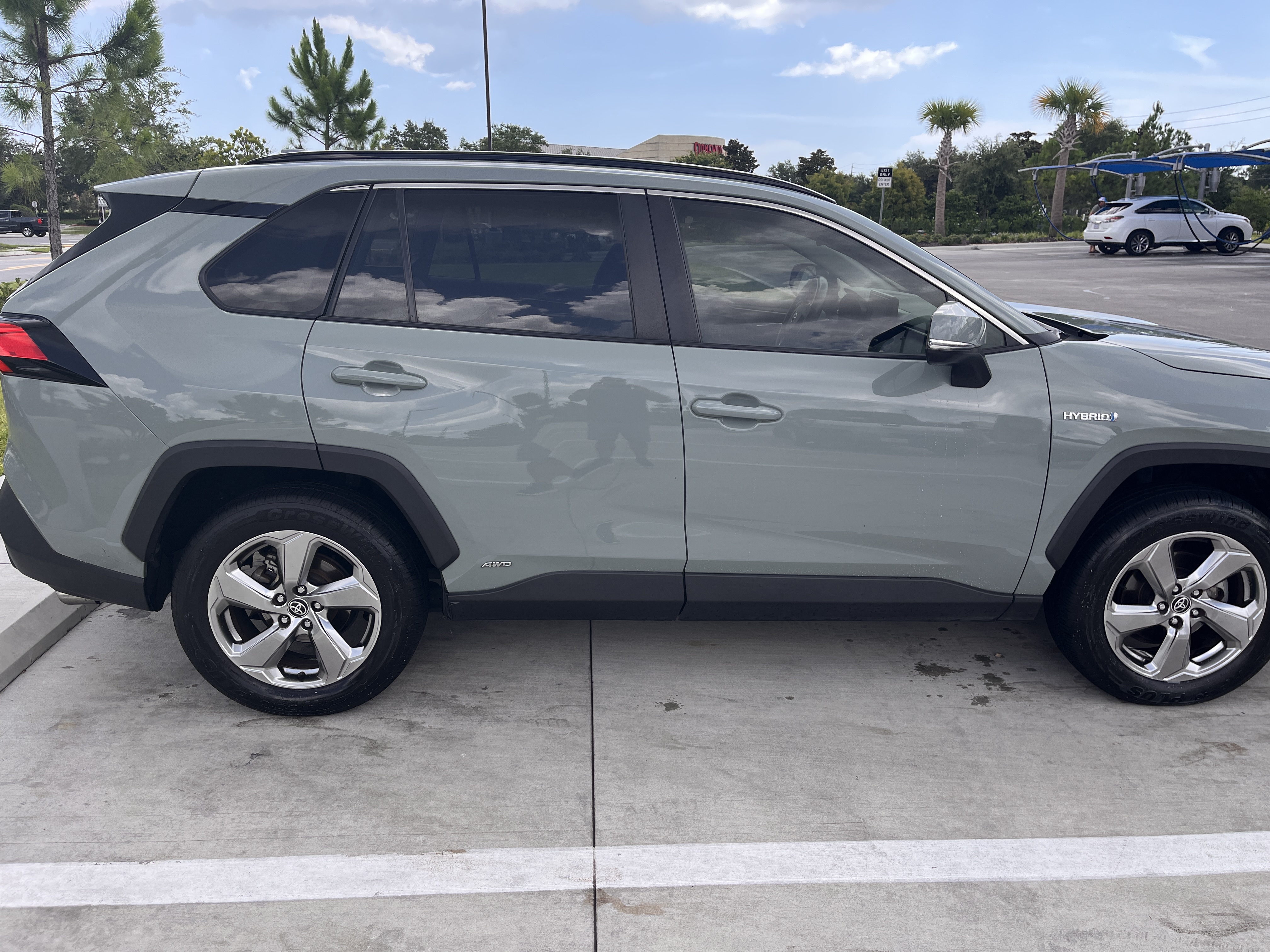 Used 2021 Toyota RAV4 XLE Premium AWD/4WD image 10