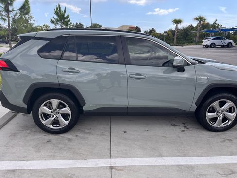 Used 2021 Toyota RAV4 XLE Premium AWD/4WD image 10