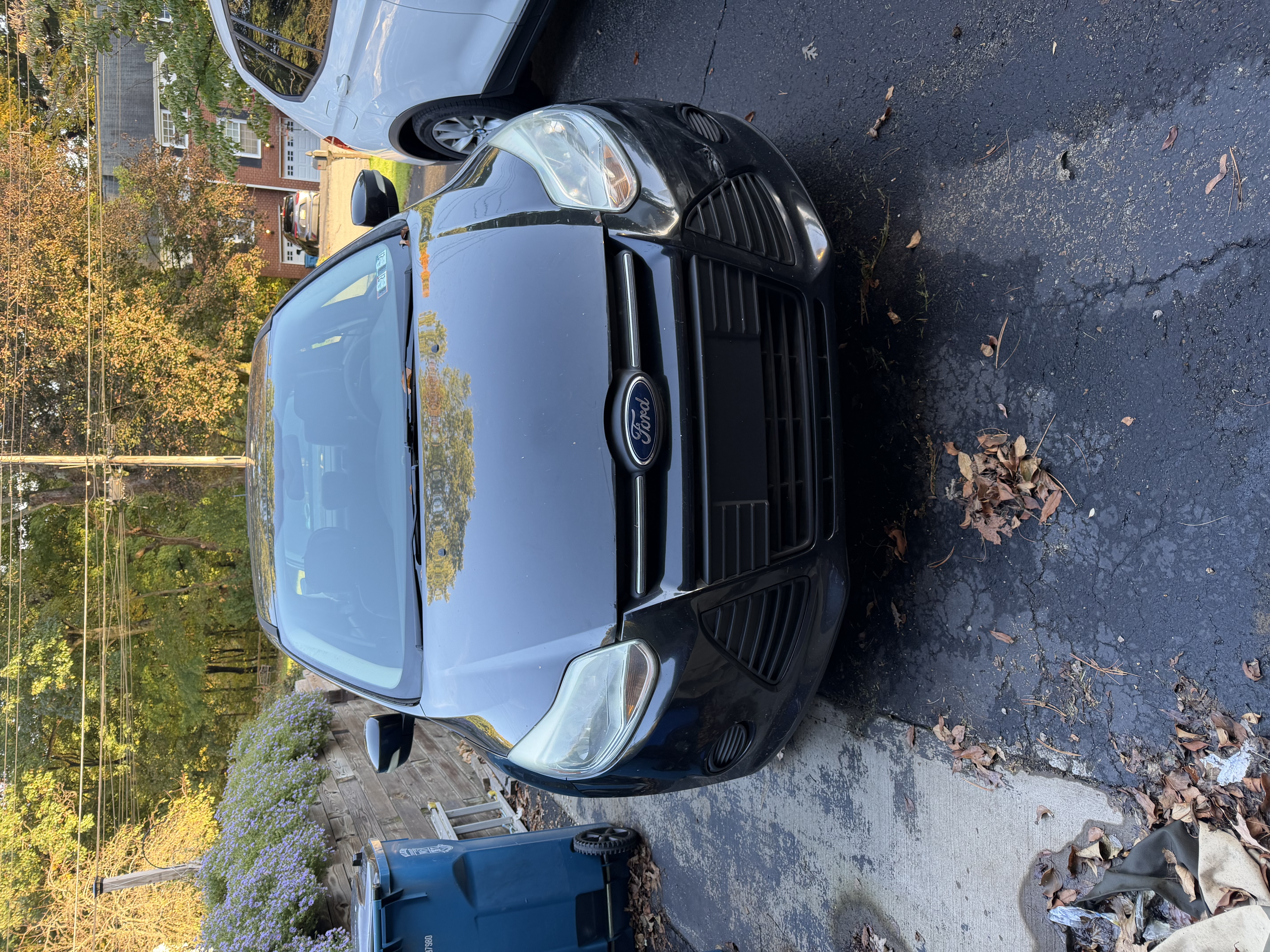 Used 2014 Ford Focus SE FWD image 2