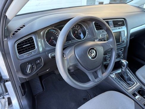 Used 2016 Volkswagen e-Golf SE image 17