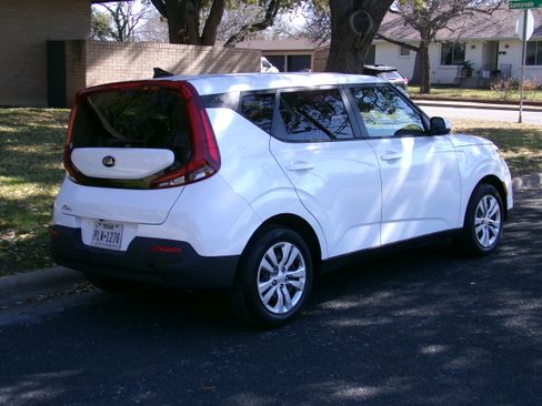 Used 2021 Kia Soul LX image 16