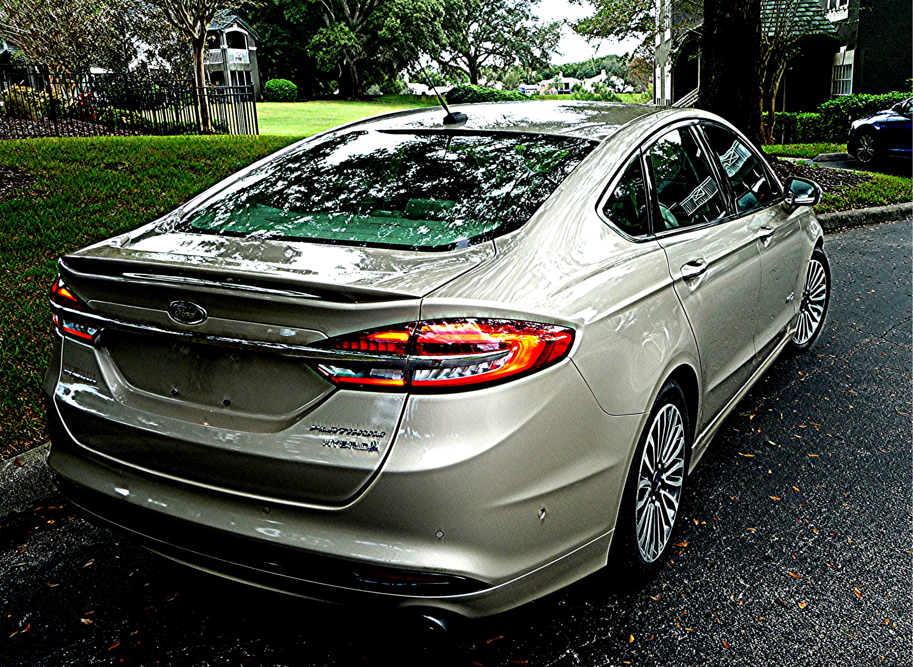 Used 2018 Ford Fusion Platinum FWD image 4