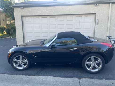 Used 2007 Pontiac Solstice Convertible 2D w/ Premium Package image 1