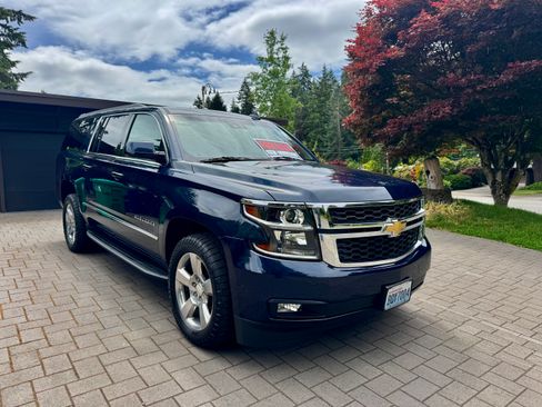 Used 2020 Chevrolet Suburban LT AWD/4WD image 1