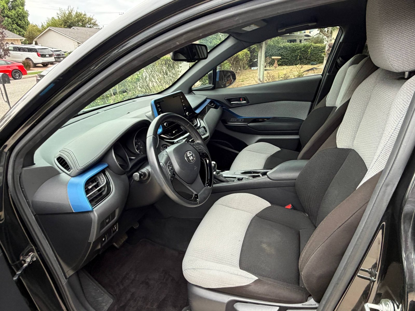Used 2019 Toyota C-HR XLE FWD image 9