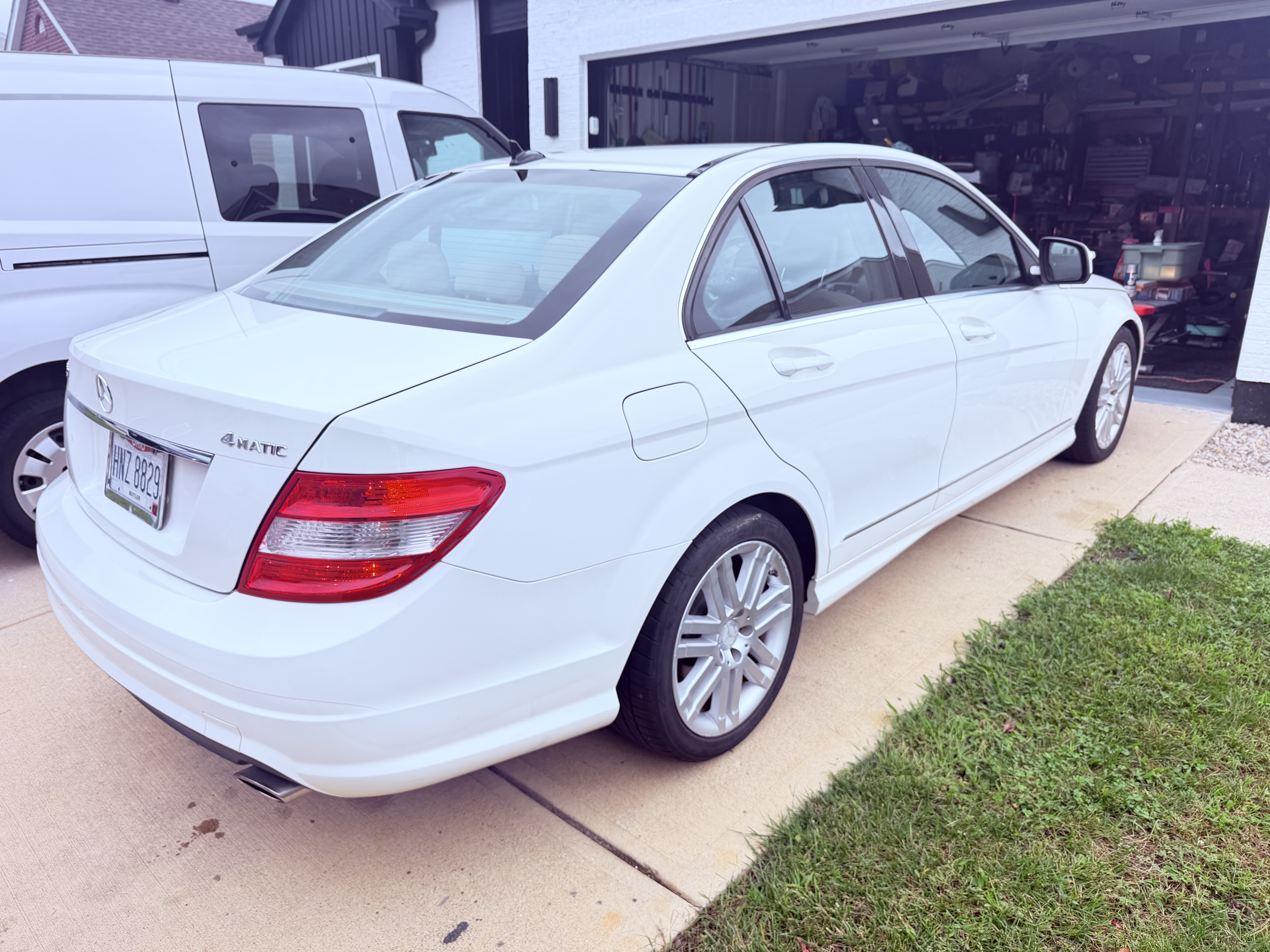 Used 2009 Mercedes-Benz C 300 4MATIC Sedan image 8