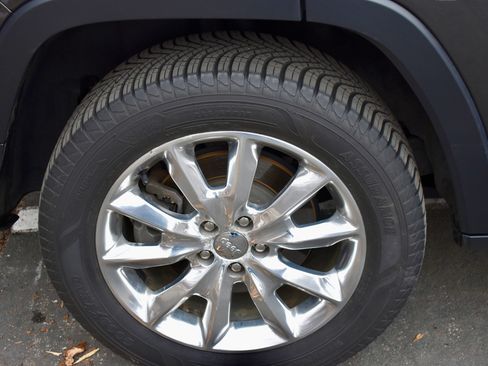 Used 2014 Jeep Cherokee Limited w/ Luxury Group image 25