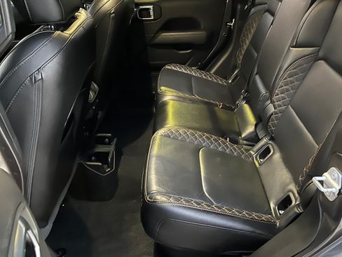 Used 2021 Jeep Gladiator Overland image 15