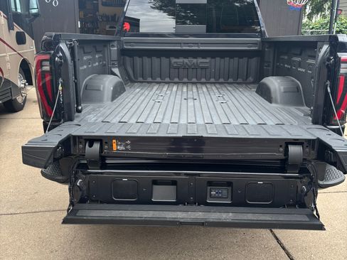 Used 2025 GMC Sierra 2500 AT4X AWD/4WD image 8