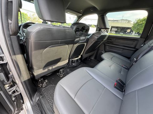 Used 2024 RAM 2500 Tradesman w/ Chrome Appearance Group image 18