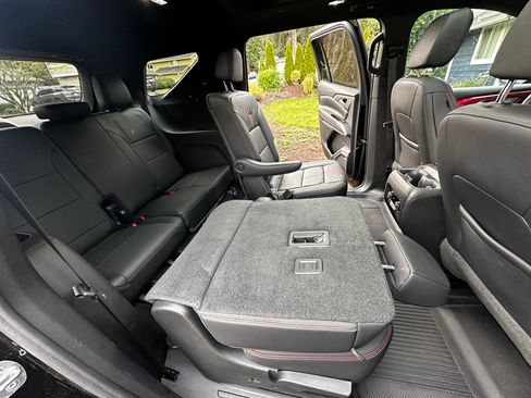 Used 2024 Chevrolet Traverse RS image 10