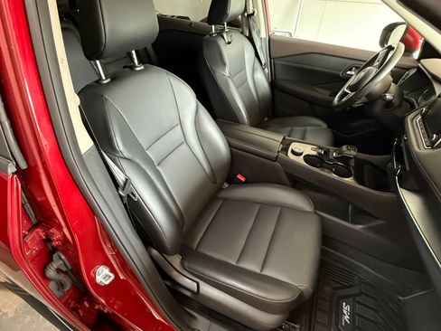 Used 2023 Nissan Rogue SV w/ SV Premium B Package image 27