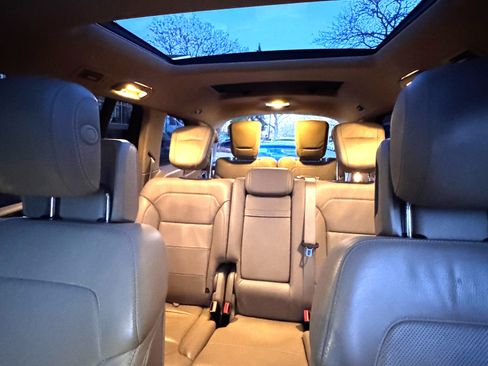 Used 2014 Mercedes-Benz GL 550 4MATIC image 11