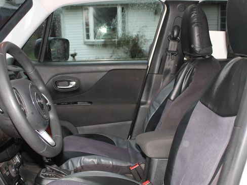 Used 2018 Jeep Renegade Sport w/ Power & Air Group image 9