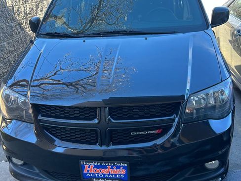 Used 2018 Dodge Grand Caravan SE image 2