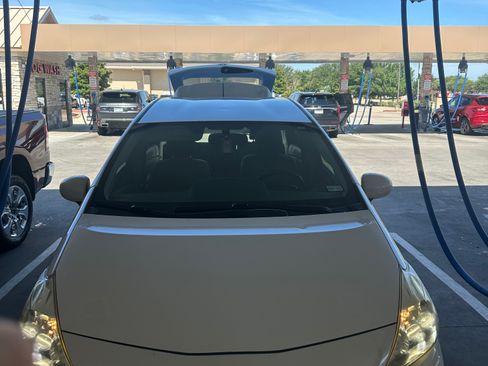 Used 2012 Toyota Prius V Five image 1