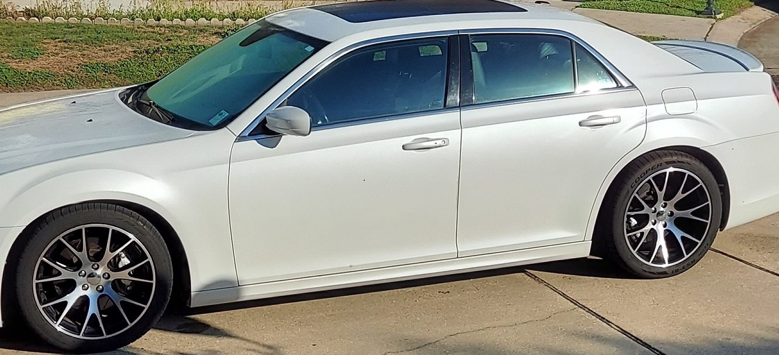Used 2013 Chrysler 300 SRT8 RWD image 1
