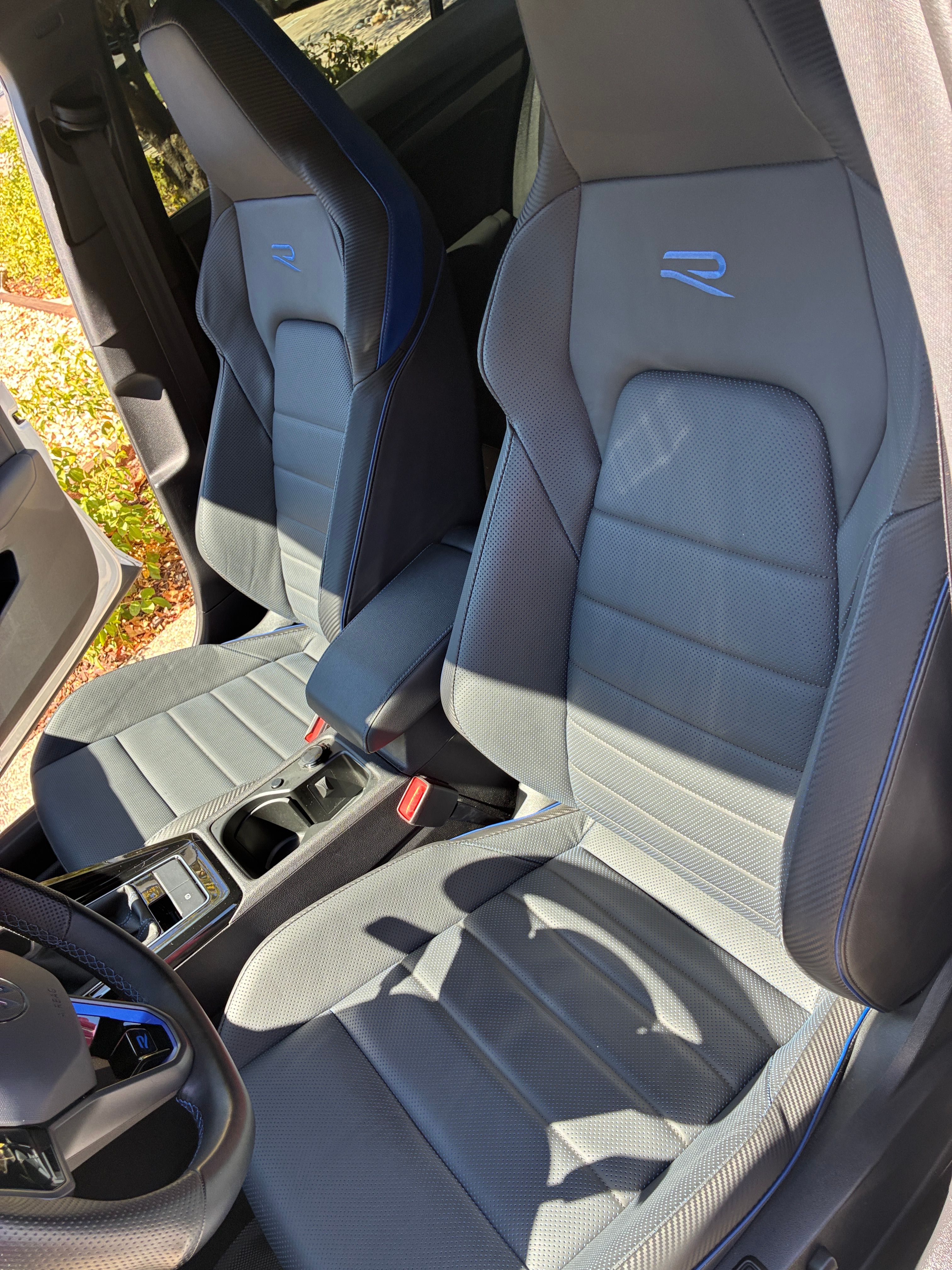 Used 2023 Volkswagen Golf 20th Anniversary Edition AWD/4WD image 16