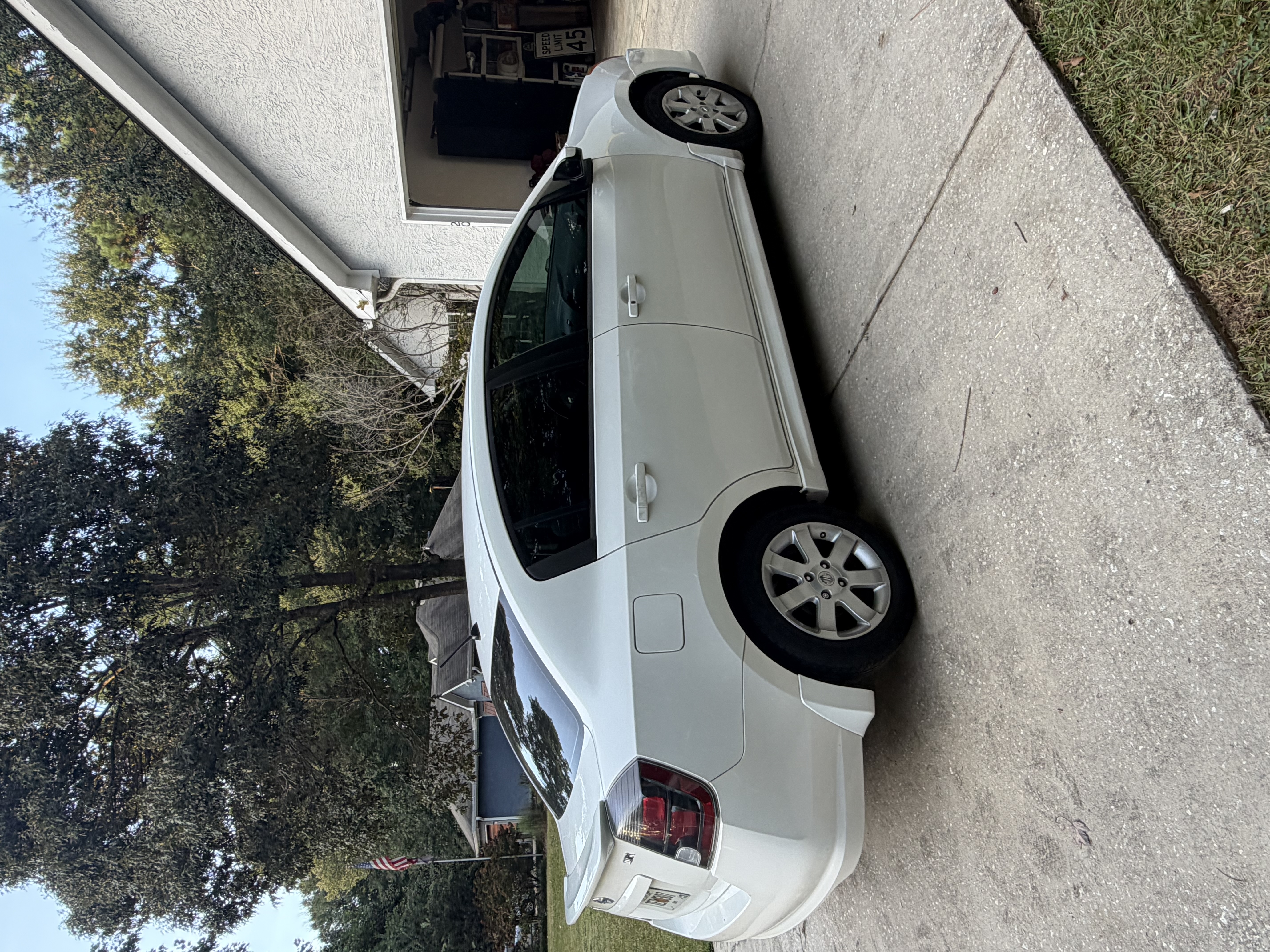 Used 2010 Nissan Sentra 2.0 SR w/ Convenience Pkg FWD image 8
