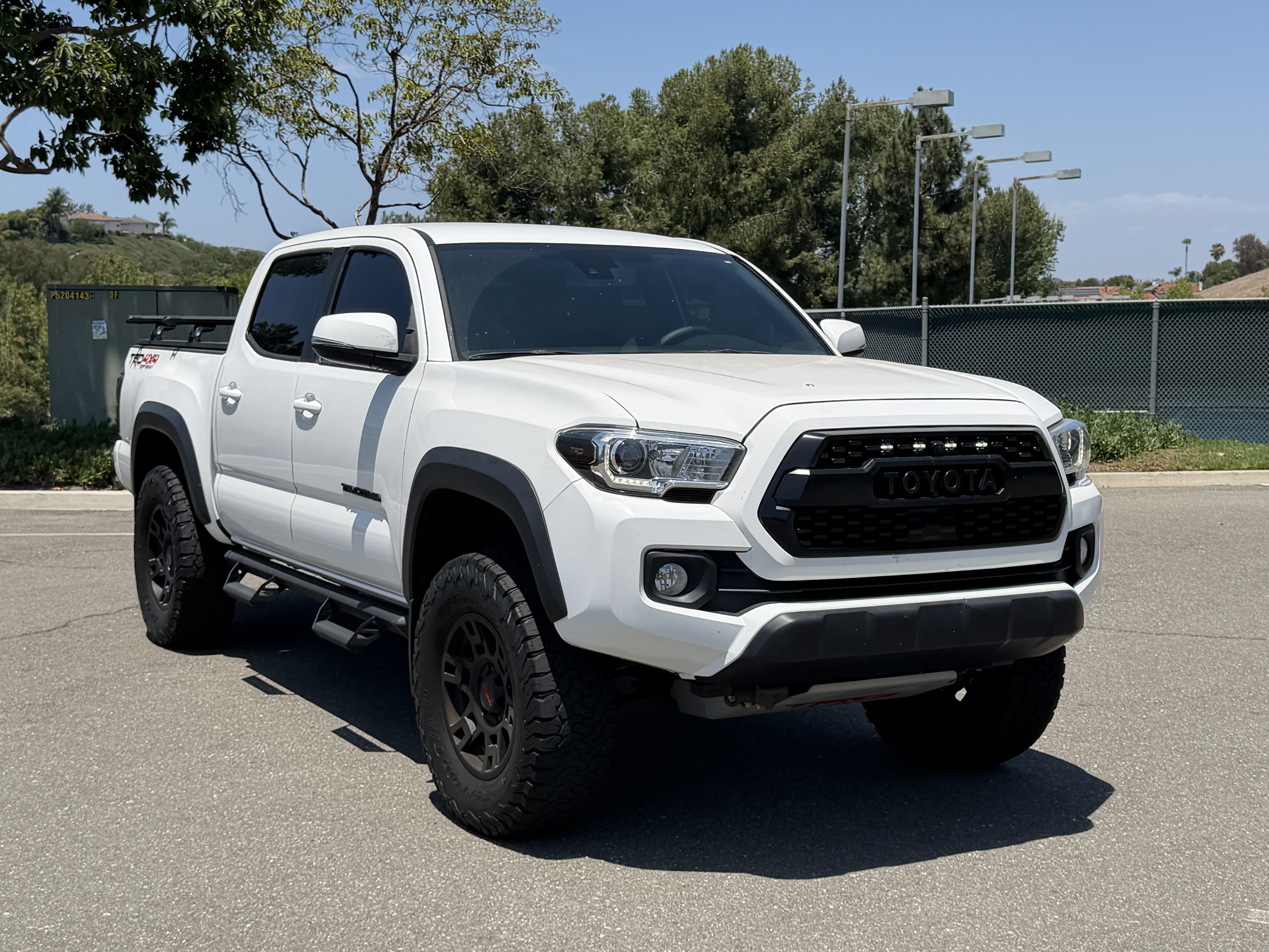 Used 2021 Toyota Tacoma TRD Off-Road w/ Technology Package AWD/4WD image 1