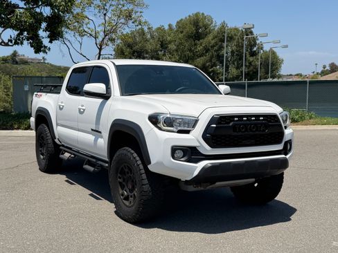 Used 2021 Toyota Tacoma TRD Off-Road w/ Technology Package AWD/4WD image 1