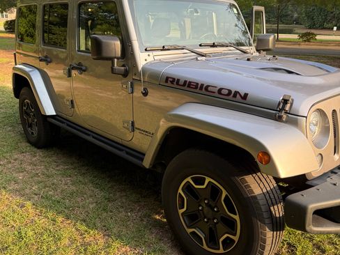 Used 2017 Jeep Wrangler Unlimited Rubicon AWD/4WD image 6