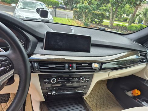 Used 2018 BMW X5 xDrive40e image 12