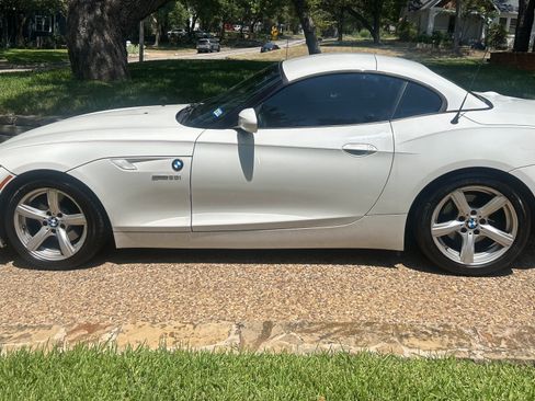 Used 2011 BMW Z4 sDrive30i image 16