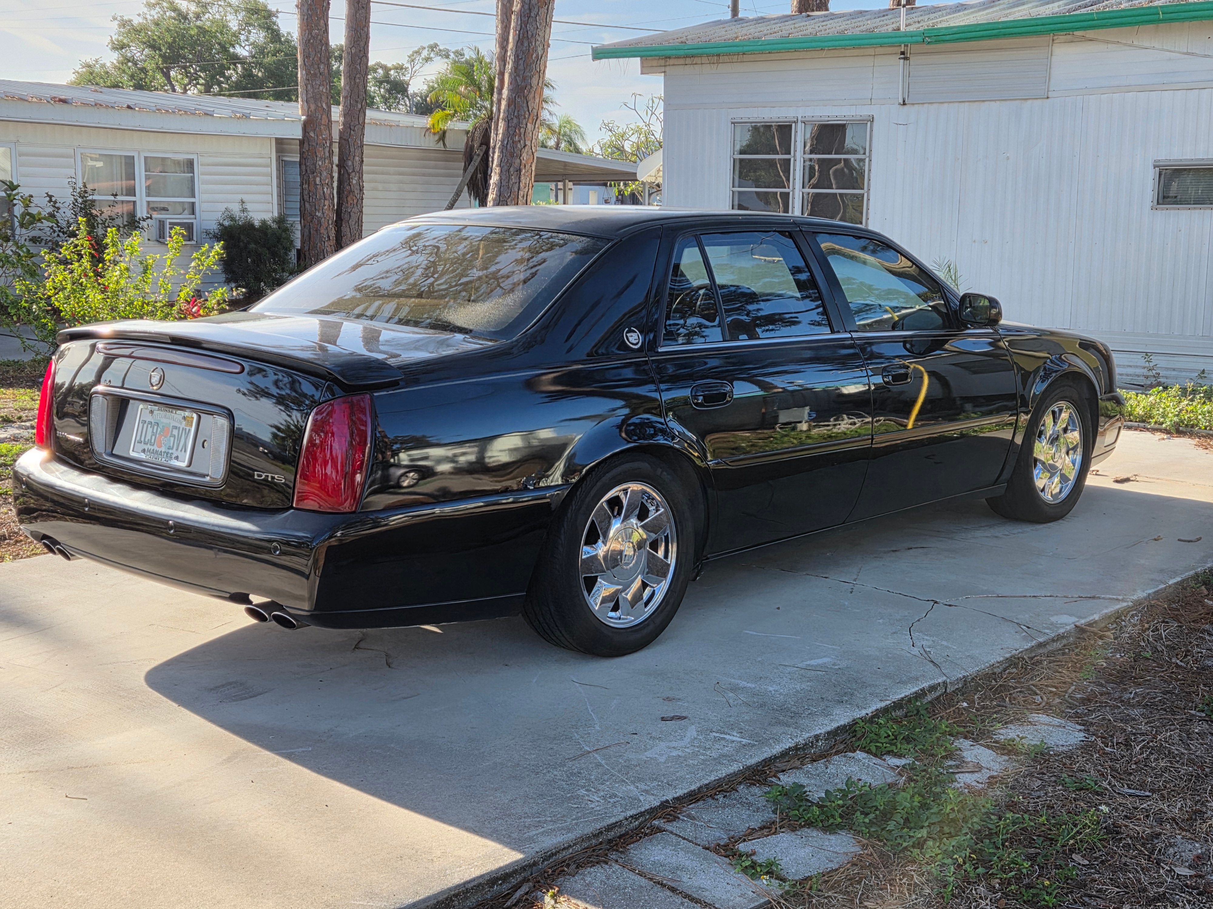Used 2002 Cadillac De Ville DTS w/ Premium Equipment Pkg FWD image 11