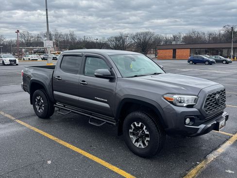 Used 2021 Toyota Tacoma TRD Off-Road image 4
