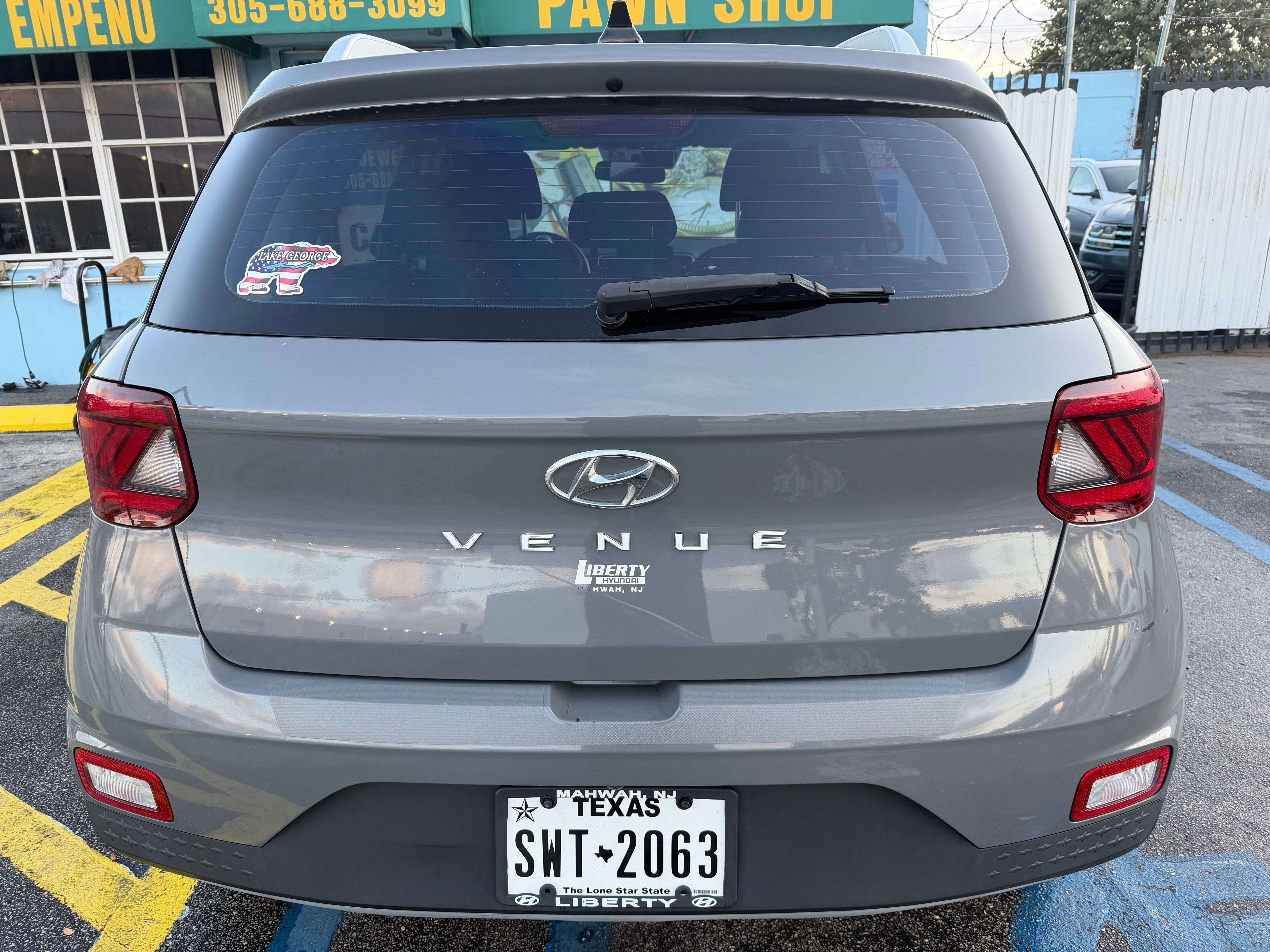 Used 2021 Hyundai Venue SE FWD image 8