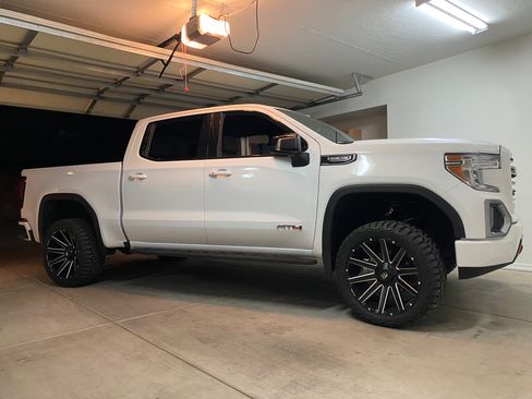 Used 2021 GMC Sierra 1500 AT4 w/ AT4 Premium Package AWD/4WD image 4