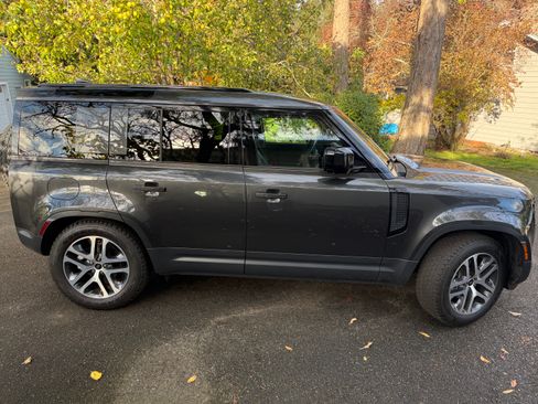 Used 2024 Land Rover Defender 110 S image 2