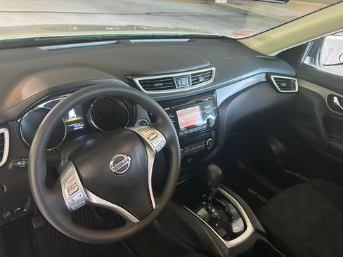 Used 2015 Nissan Rogue SV w/ SV Moonroof Package AWD/4WD image 8