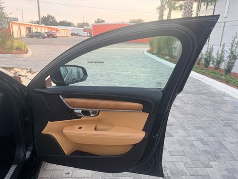 Used 2017 Volvo S90 T5 Inscription w/ Convenience Package image 14