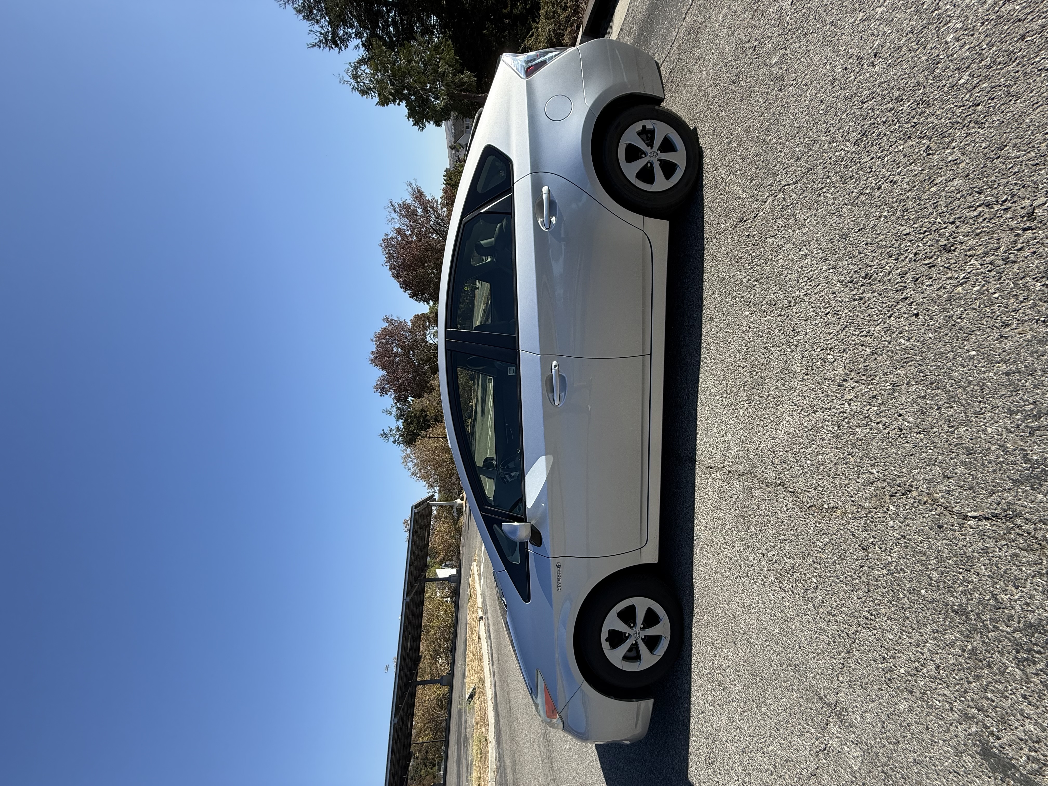 Used 2015 Toyota Prius Four FWD image 2