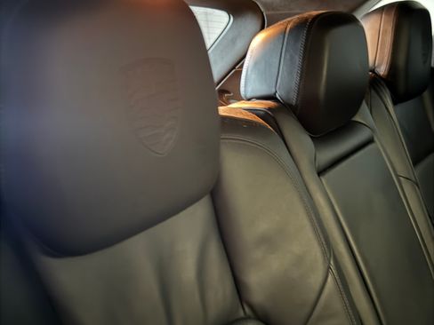 Used 2011 Porsche Cayenne Turbo image 18