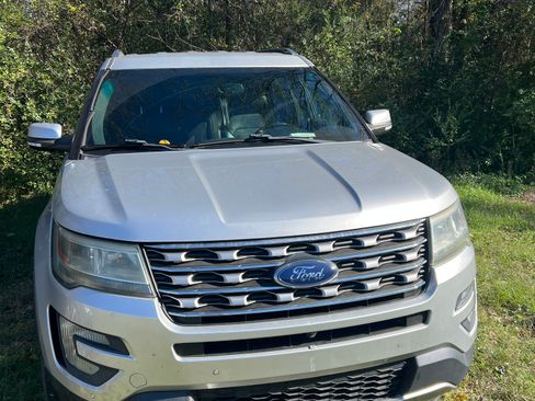 Used 2017 Ford Explorer Limited image 1