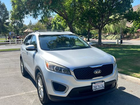 Used 2016 Kia Sorento LX w/ LX Convenience Package FWD image 6