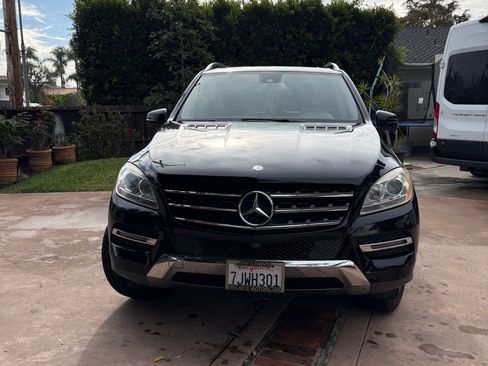 Used 2015 Mercedes-Benz ML 350 ML 350 Sport Utility 4D image 2