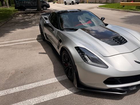 Used 2018 Chevrolet Corvette Z06 RWD image 4