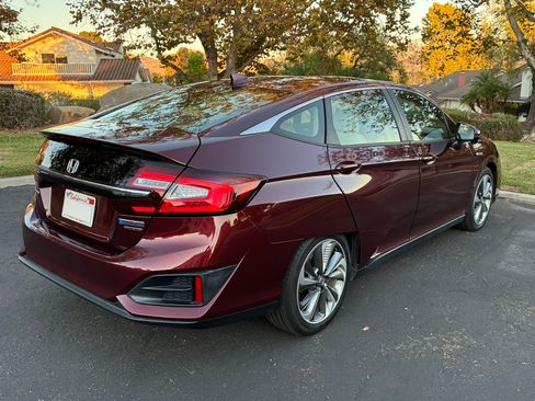 Used 2018 Honda Clarity Touring image 10