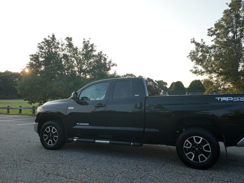 Used 2016 Toyota Tundra SR5 w/ TRD Off Road Package AWD/4WD image 11