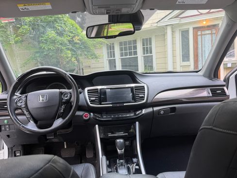 Used 2017 Honda Accord EX-L image 15