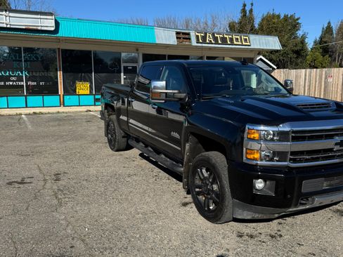 Used 2018 Chevrolet Silverado 2500 High Country image 2